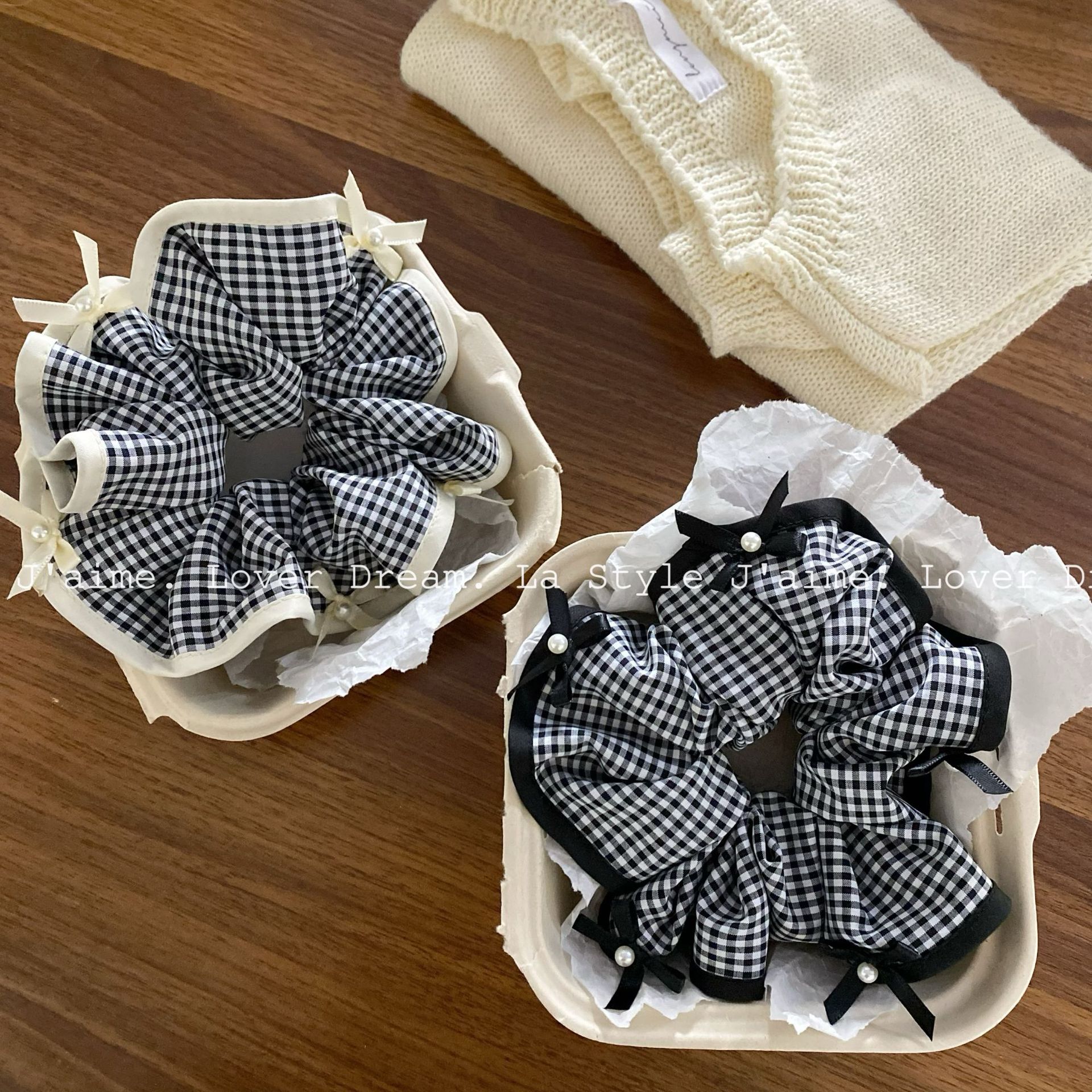 A new high-quality black polka dot heart-shaped bow headband from South Korea, sweet and fashionable headband, versatile hair accessory pic 3