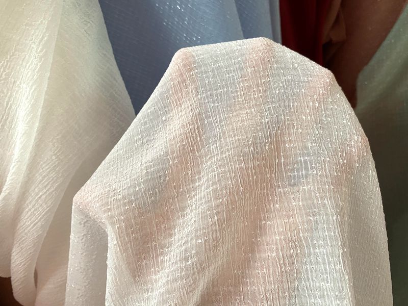 Wholesale of new polyester clothing, skirt, yarn fabric, toys, headwear, hair accessories, scarf fabric, dot star yarn and wrinkled fabric pic 3