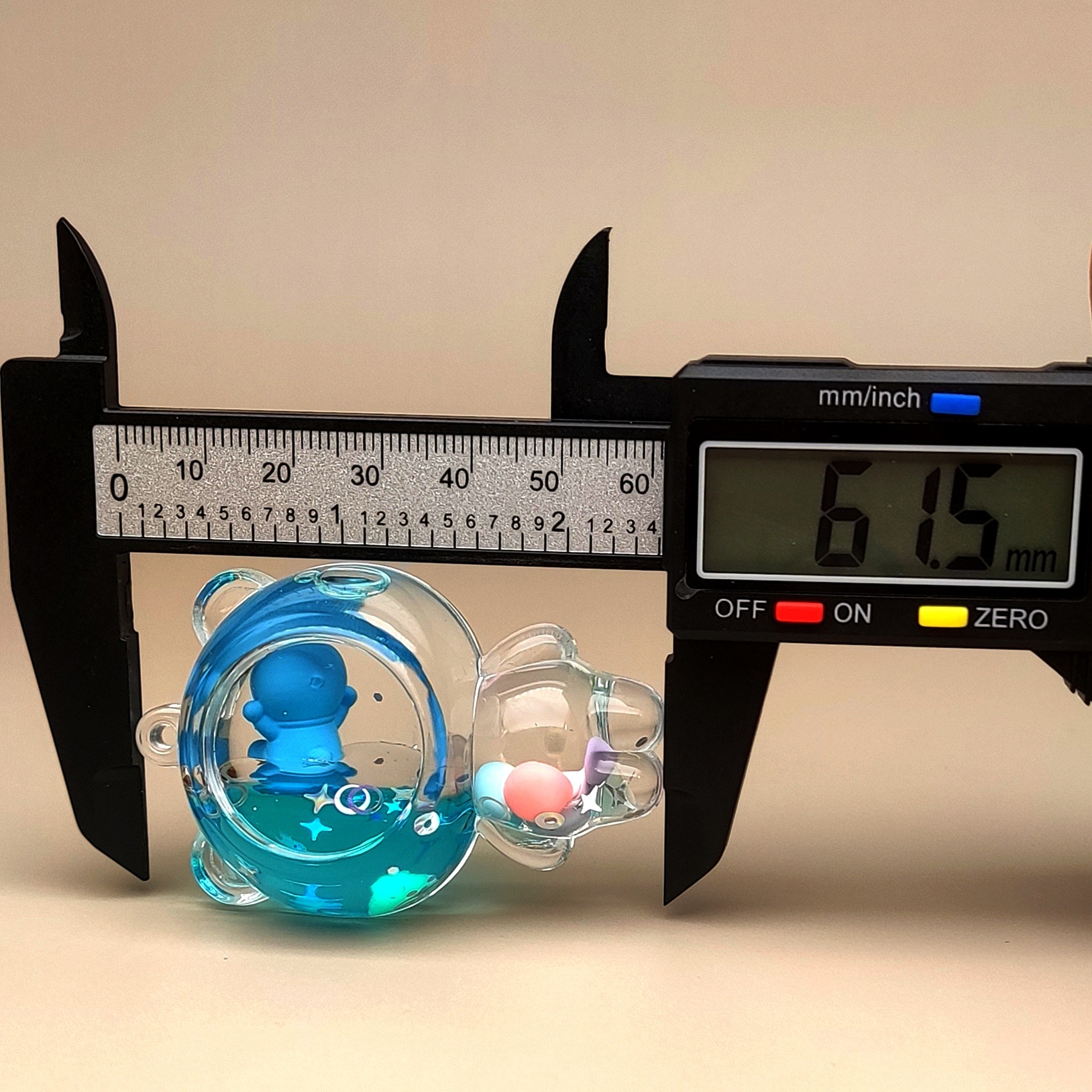 创意亚克力入油流沙瓶蓝色卡通钥匙扣香水汽车配饰桌面摆件饰品详情4