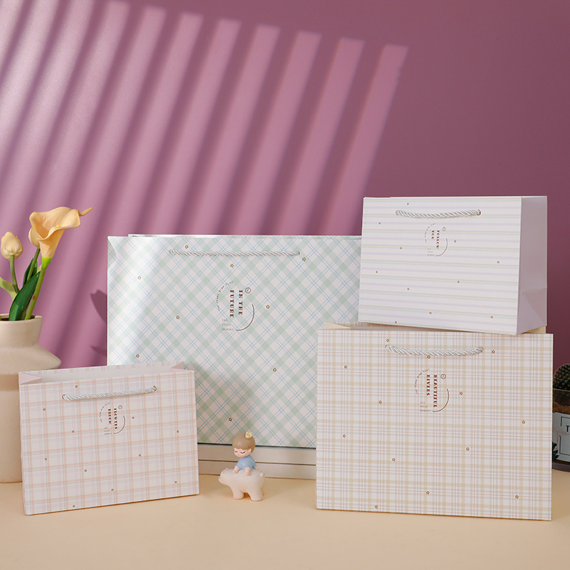 新款条纹格加厚白卡礼品袋伴手礼纸袋商场购物手提袋纸袋现货批发详情4