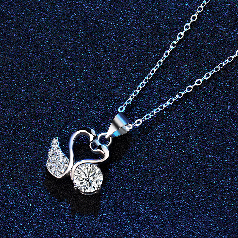 A high-quality imitation D-color moissanite four-leaf clover female pendant with eight hearts and eight arrows from a live-streaming product by a popular influencer on Kuaishou and Douyin pic 13