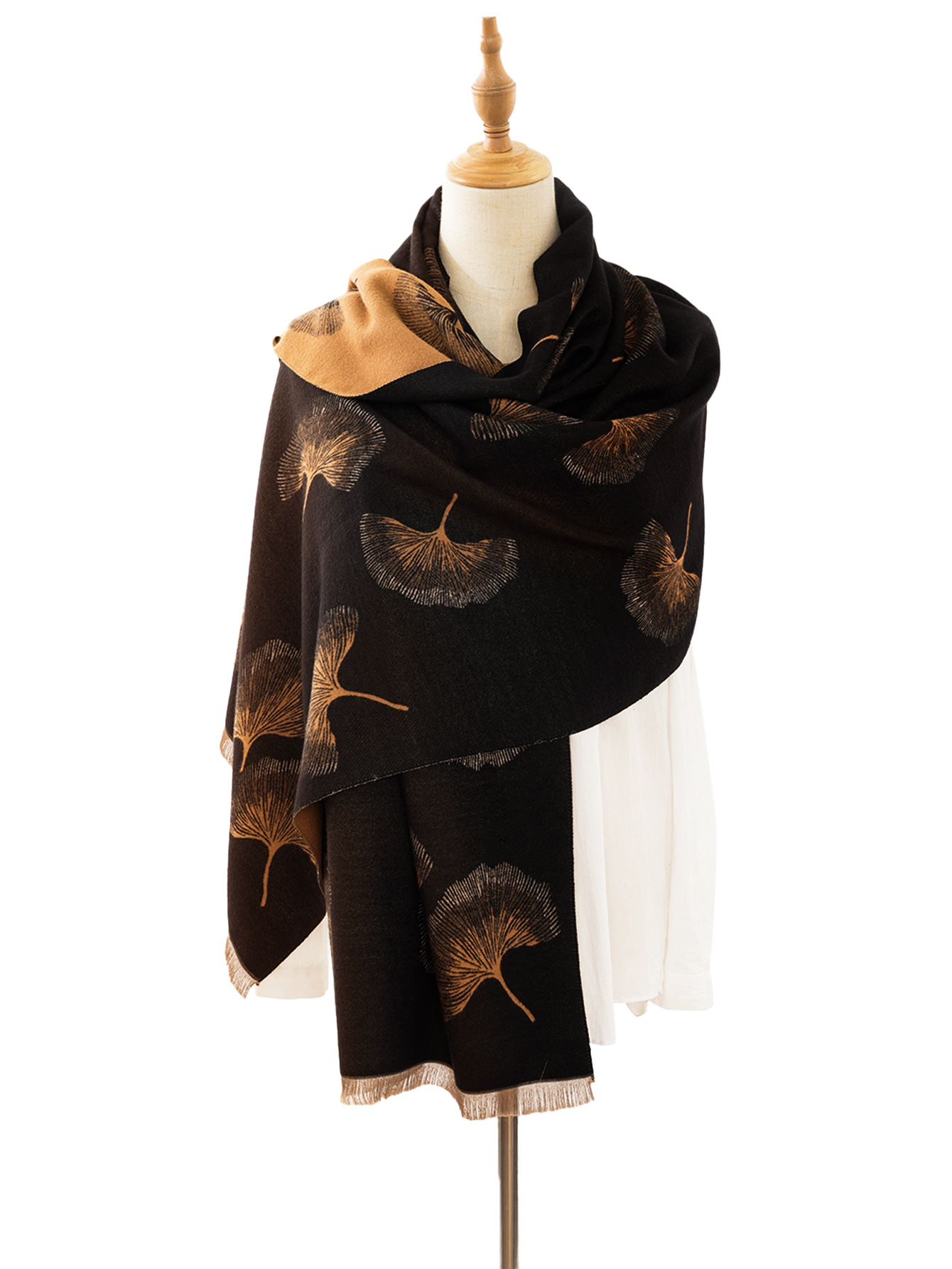 2023年秋冬季新款羊绒银杏叶提花大披肩复古加厚加厚短须女士围巾详情5