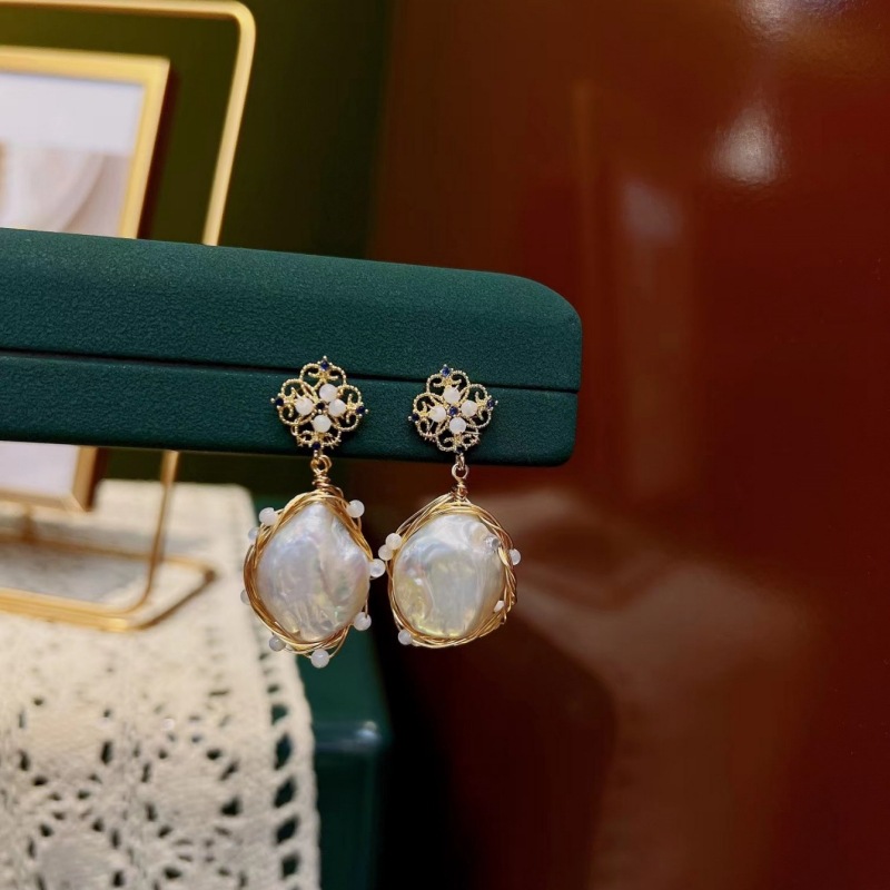 Starry Night Dreamcatcher pearl stud earrings, retro Baroque natural freshwater pearl earrings, light luxury and elegant earrings, long and elegant for women pic 3