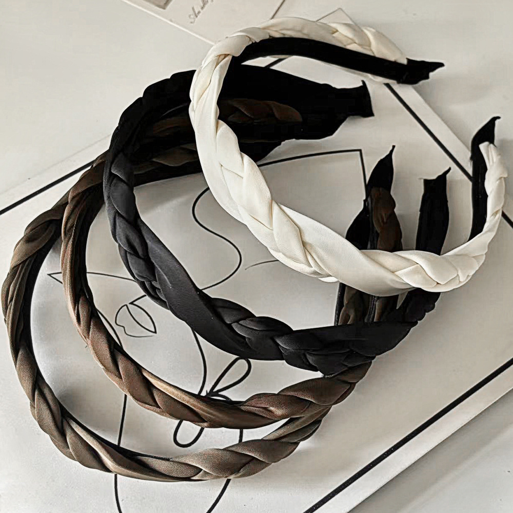 The cold and elegant braided hairband is a simple solid-color headband made of woven fabric for women. It is versatile and anti-slip. The Korean-style hairpin adds a touch of charm to your hair pic 6