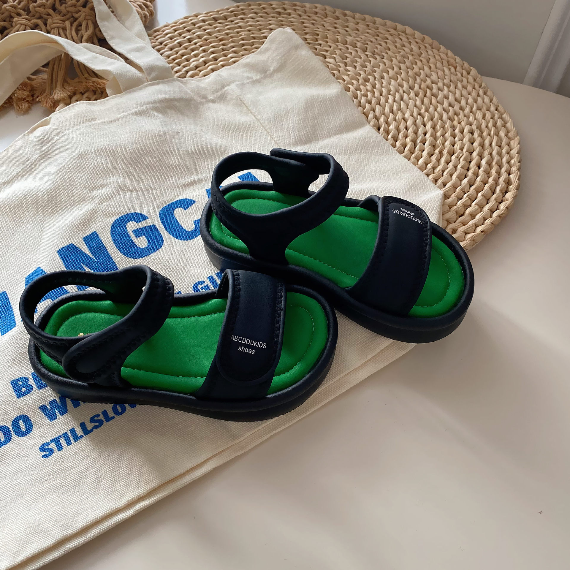 2024春夏季新款时尚百搭凉鞋圆头舒适软底运动魔术贴户外男女童鞋详情7