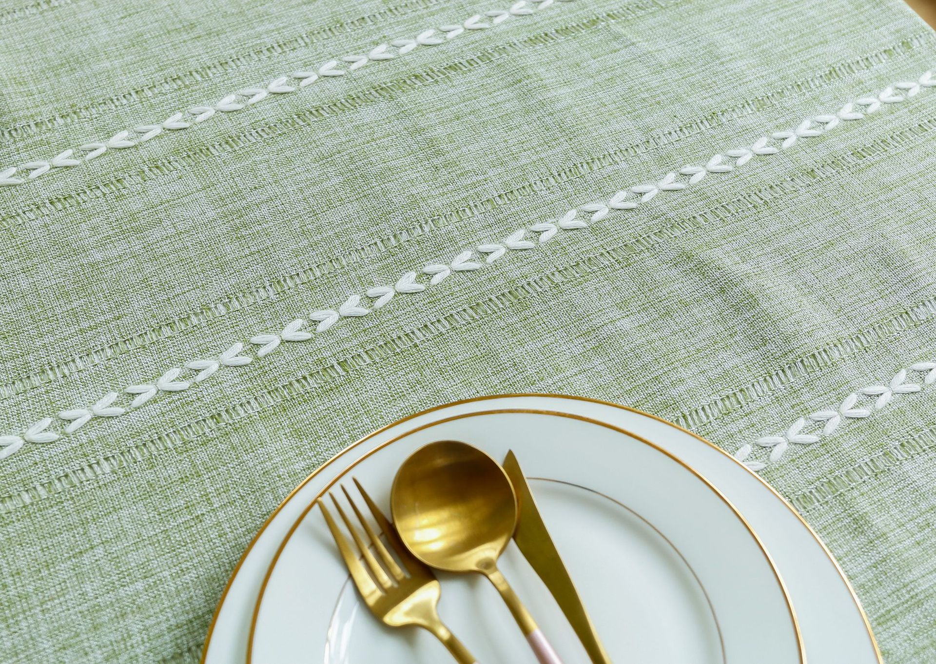 Cross-border retro country tablecloth, green hollowed-out decoration, cotton and linen tablecloth, embroidered decoration, party restaurant picnic mat pic 37