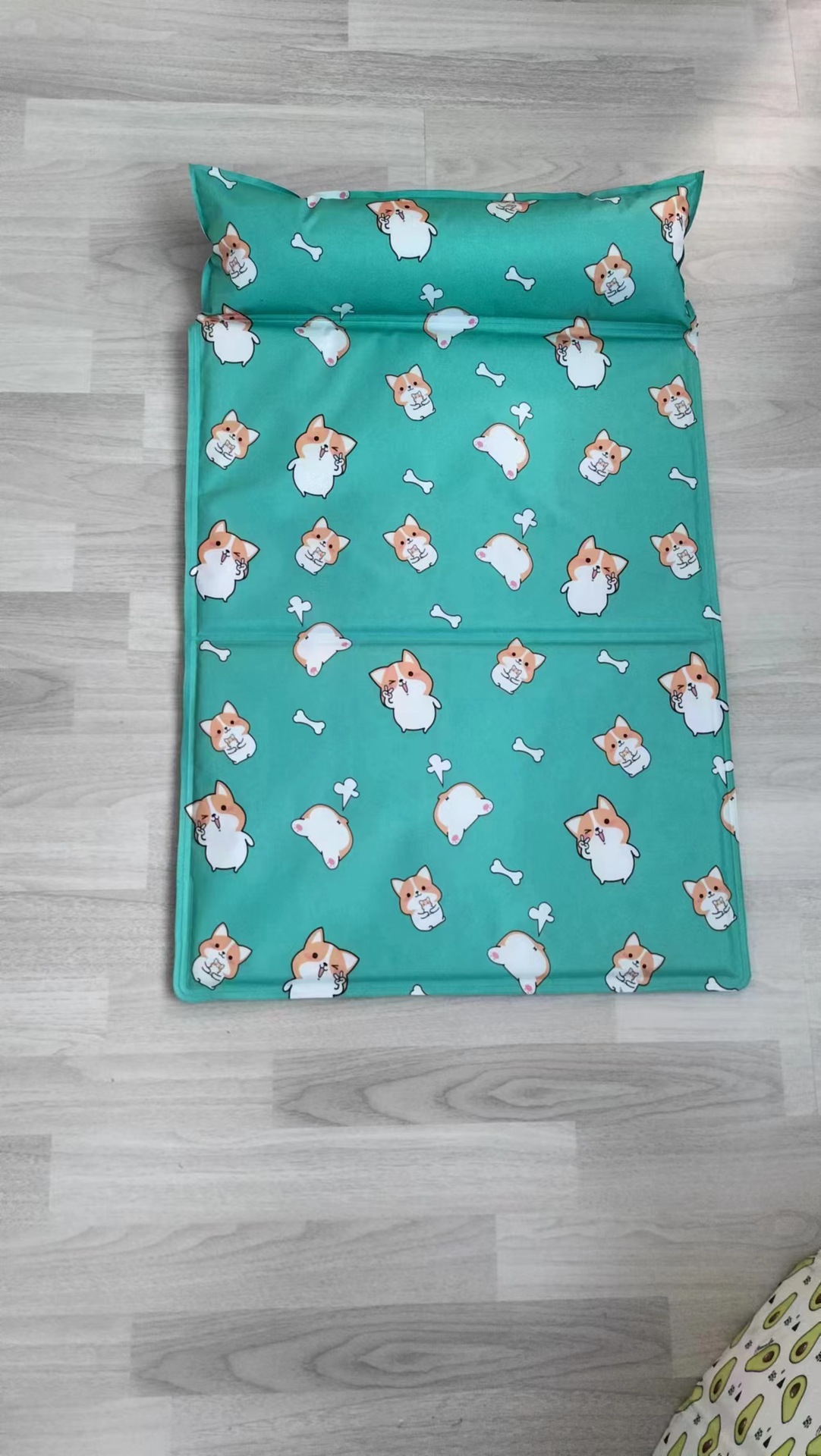 Pet ice pads are cool and refreshing in summer. Dog cooling pads are durable, chewy and waterproof. Cat pads are pet cooling ice pads pic 2