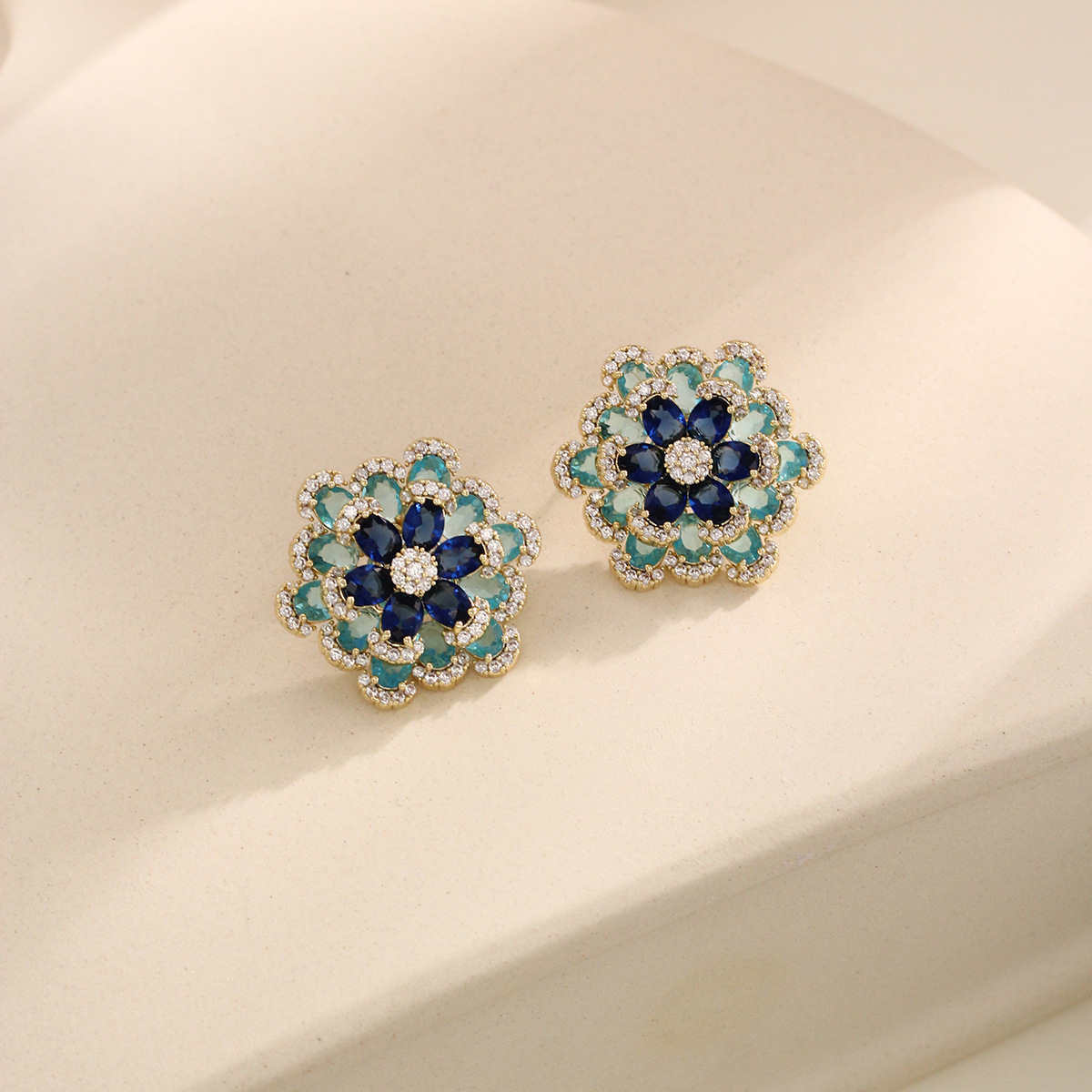 耳钉锆石花朵精致高级轻奢耳饰日常通勤厂家批发纯铜镀金S925针详情5