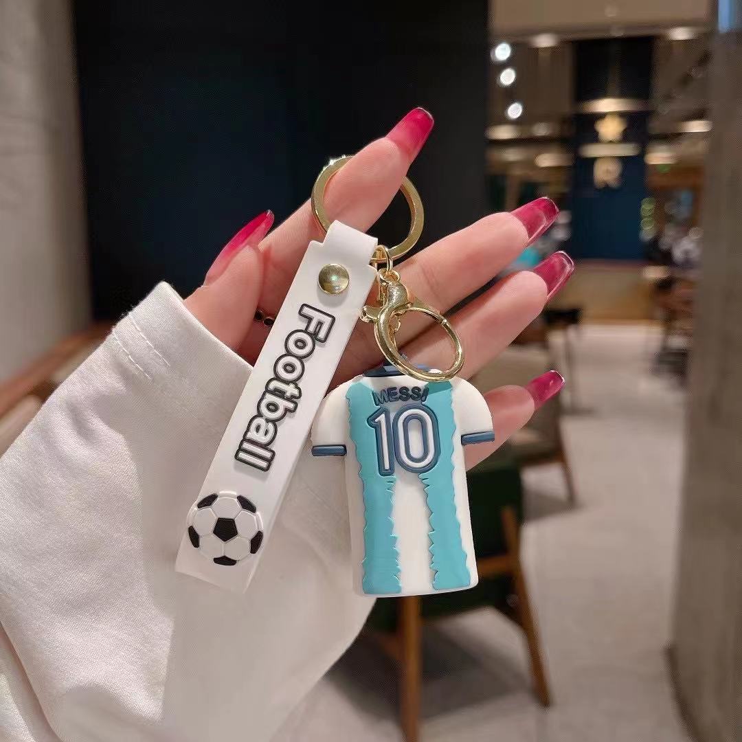 足球明星球迷小礼品梅西球衣钥匙扣男士汽车链C罗包包书包小挂件详情2
