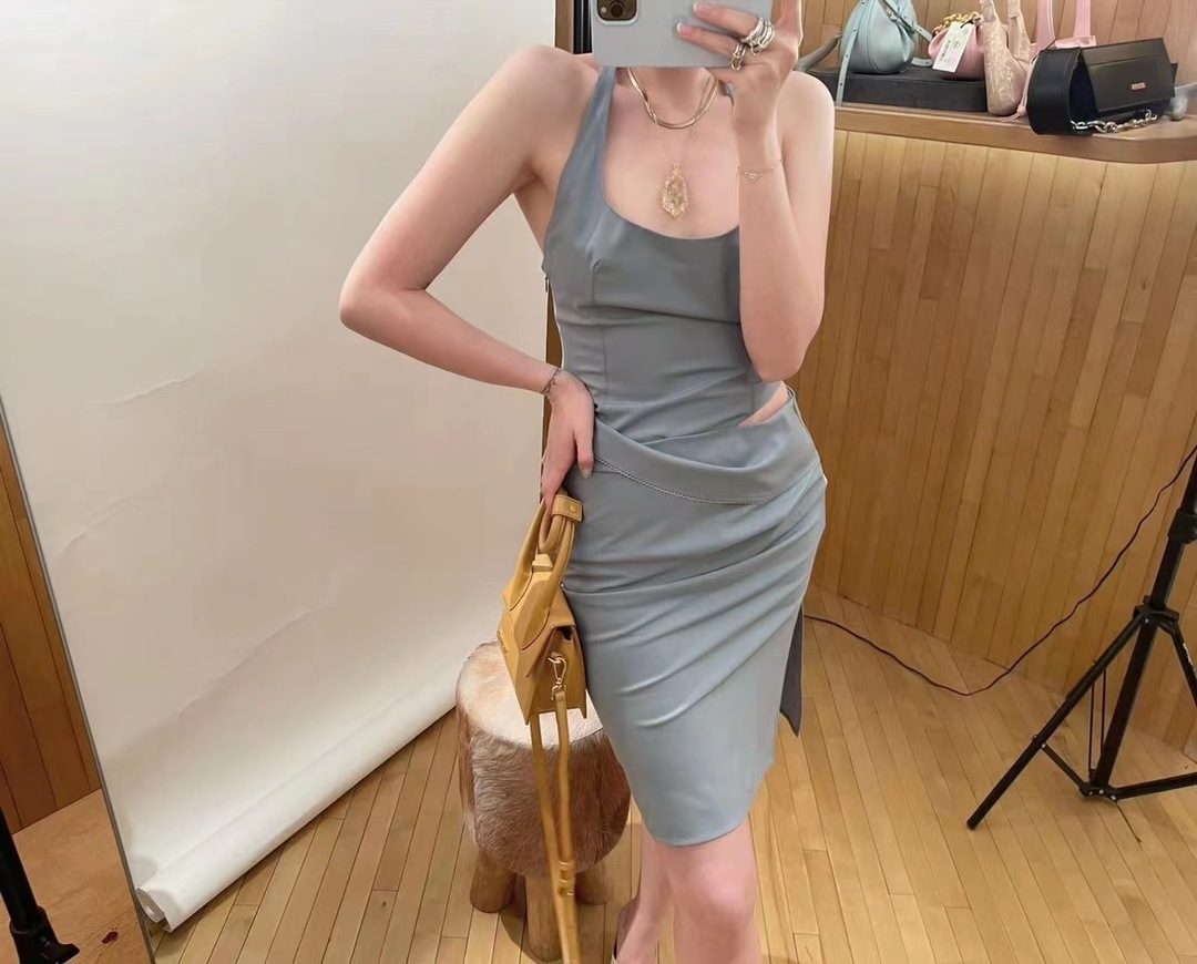 辣妹风挂脖漏背连衣裙性感纯欲修身版型显身材详情15