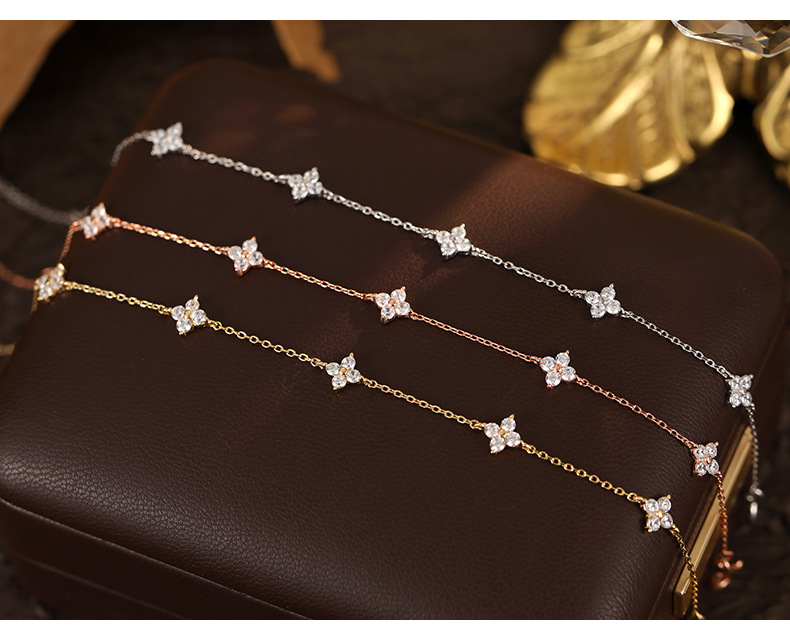 The new Korean version of the S925 silver diamond-encrusted four-leaf clover bracelet, featuring a simple and elegant style for women, is selling well pic 5
