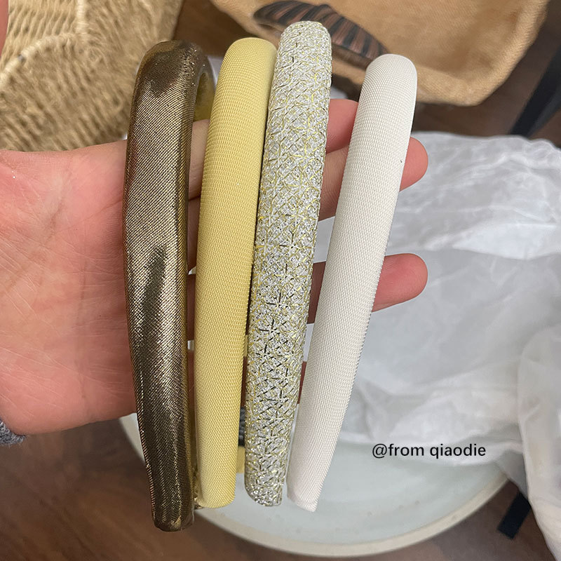 This is a high-end Korean hairband for women to wear on a daily basis. It is a slim sponge hair accessory that can increase the height of the top of the head. New style 2025 pic 4