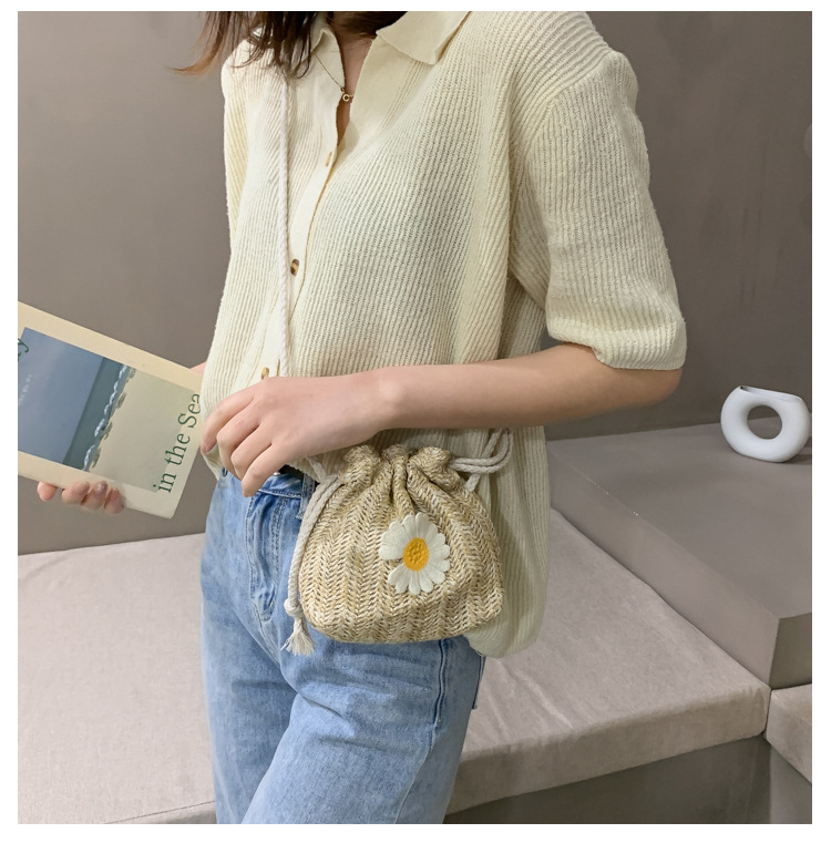 2021 new stylish drawstring bucket bag for women, Daisy woven bag, fashionable and compact mobile phone bag pic 9