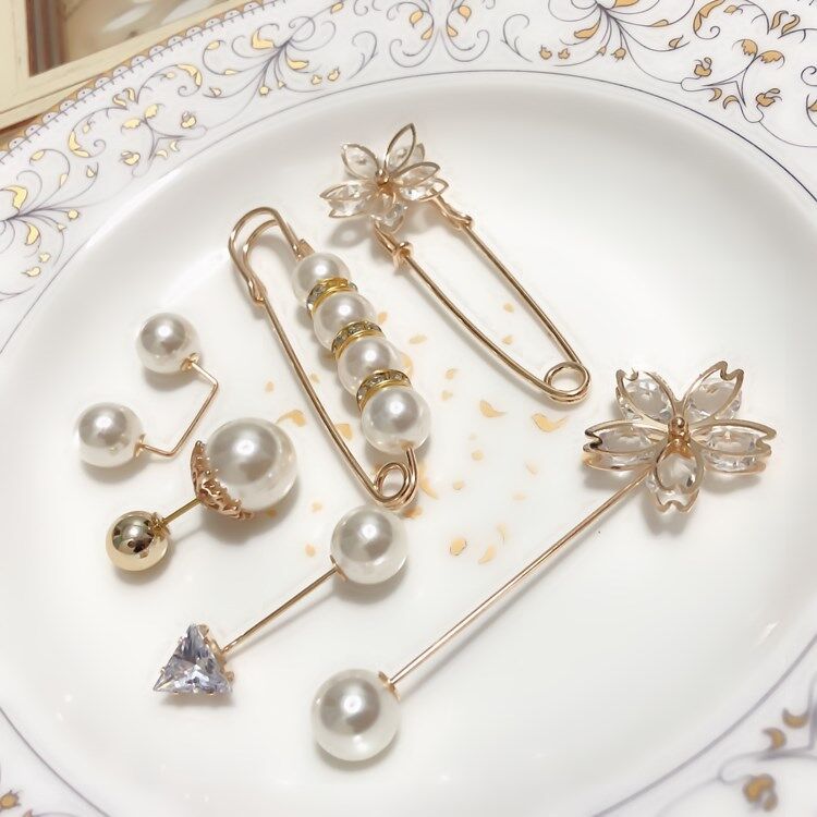 Korean Dongdaemun Jewelry Pearl simple diamond-encrusted round ball brooches, clothing, hats, accessories and pins pic 1