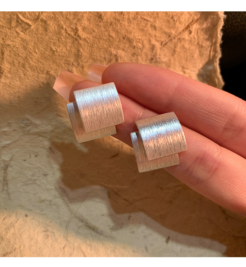 Light luxury and niche design sense, frosted brushed double-layer geometric earrings, simple and versatile for women, elegant stud earrings pic 9
