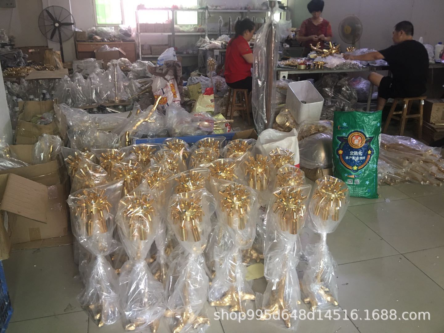 Rechargeable ostrich feather desk lamp, bedroom bedside lamp, creative Nordic light luxury romantic night lamp, warm decorative desk lamp pic 21