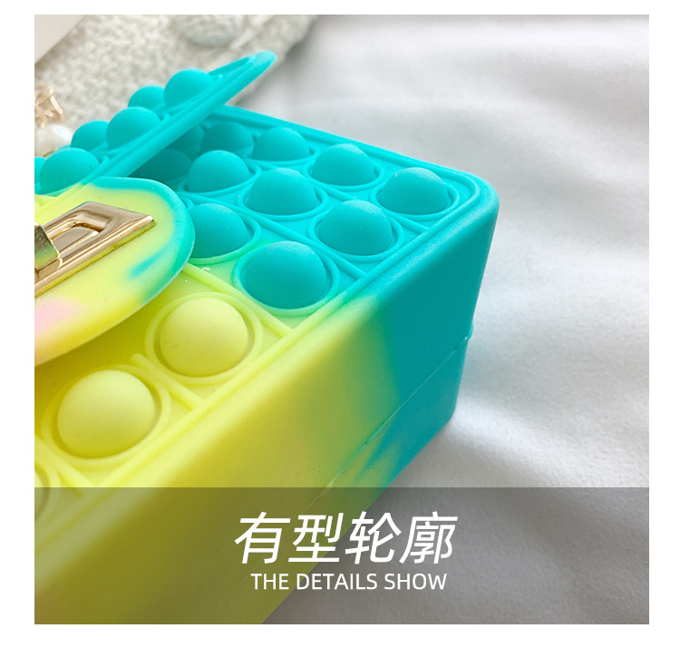 A new silicone bag for women in spring 2022, a trendy and avant-garde rat-killing pearl chain small square bag pic 9