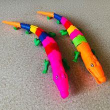 发光孔雀手指灯地摊热卖儿童玩具夜市发光玩具微商地推扫码小礼品详情3