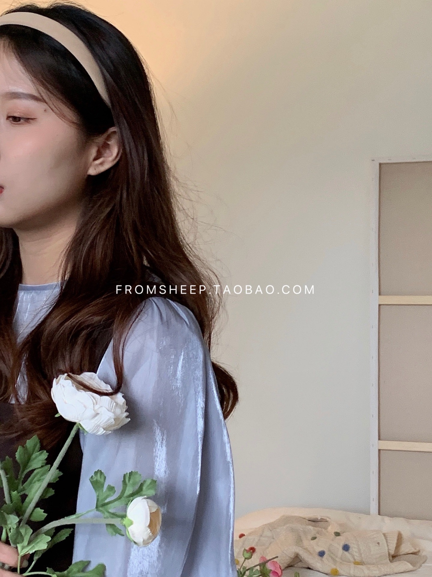 Korean-style hairbands for women in 2025 are trendy and versatile for going out. The headband is simple and elegant, and the hairpin is a popular online hair accessory with wide edges and a sweet look pic 32