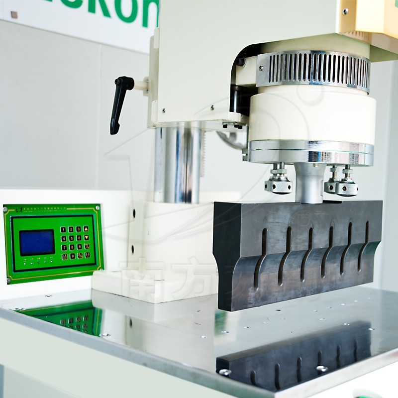 Plastic toys and daily necessities 15K4200W high-power ultrasonic plastic welding machine pic 3