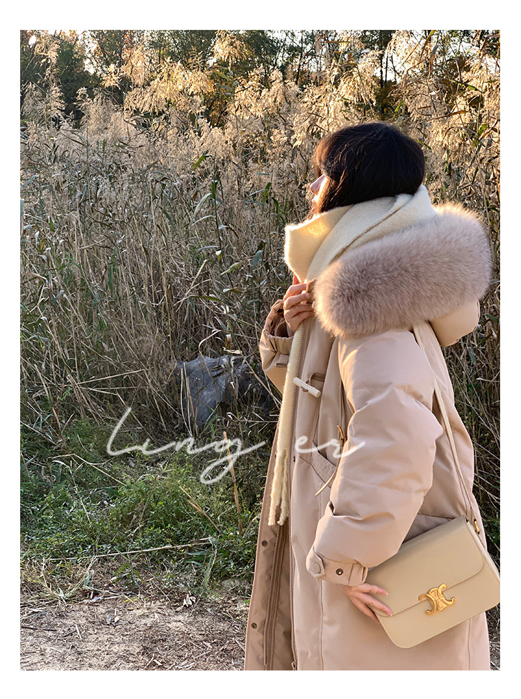 Wholesale of high-end mid-length down jackets for women that reach the knees in 2022, featuring a fashionable design sense and a niche thickened coat pic 45