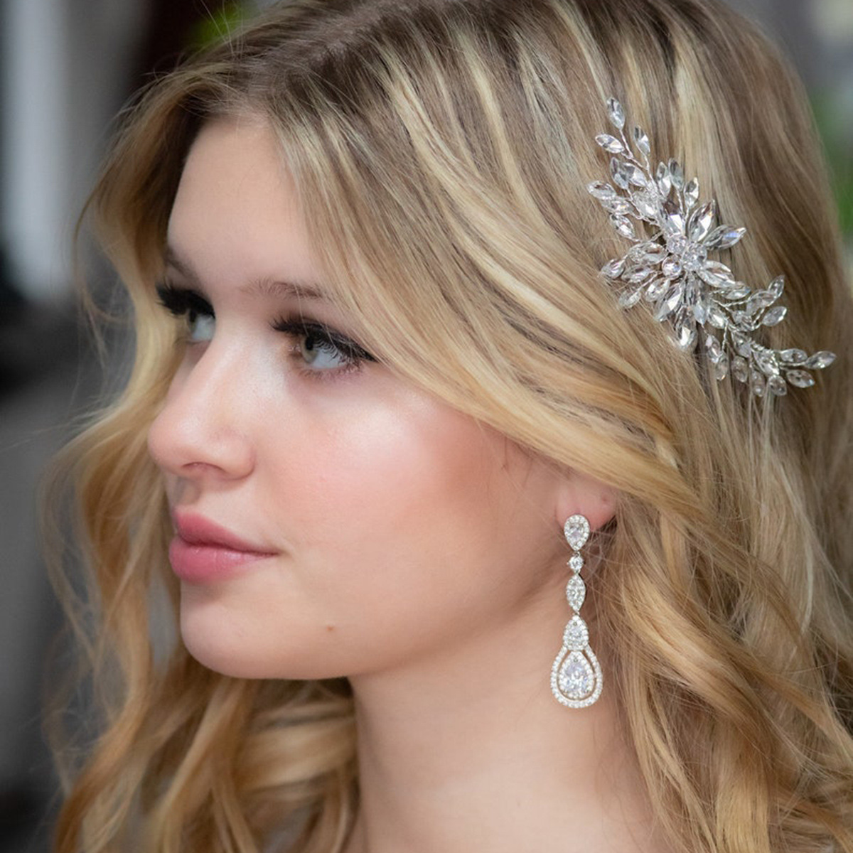 Direct sales and wholesale of cross-border handcrafted water diamond hair combs and hair accessories from Europe and America pic 24