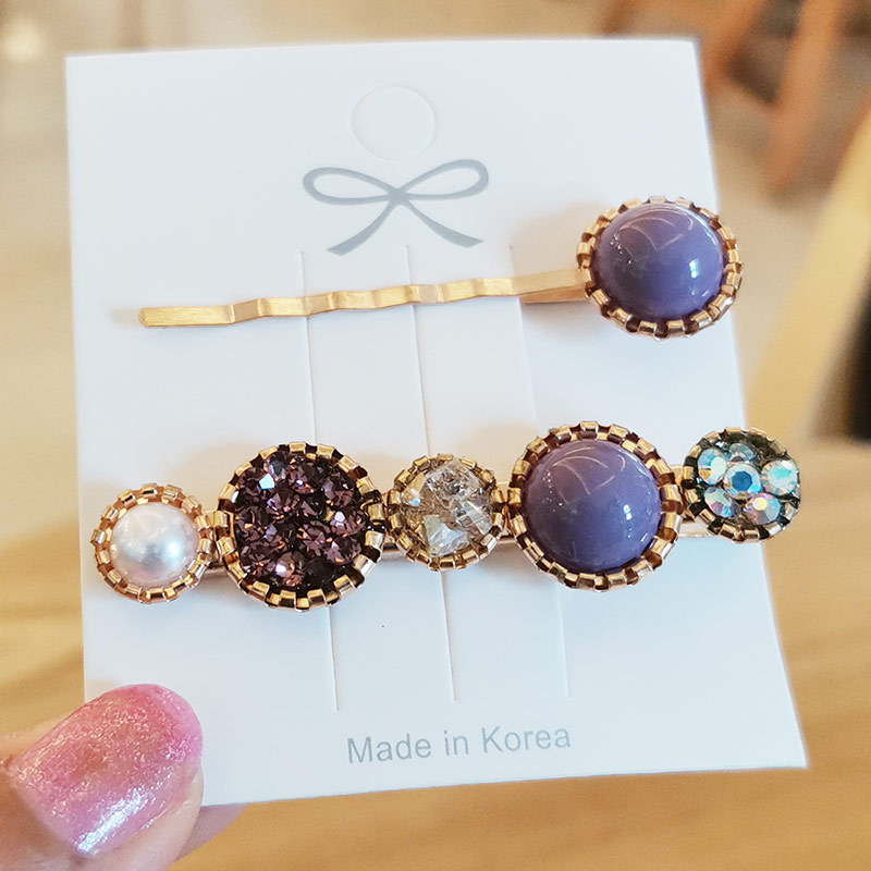 A retro hair clip for a young girl, a one-piece top clip, a simple 2-piece set with water diamonds, side clips, a duckbill clip, a headpiece, and a bangs clip at the back of the head pic 6