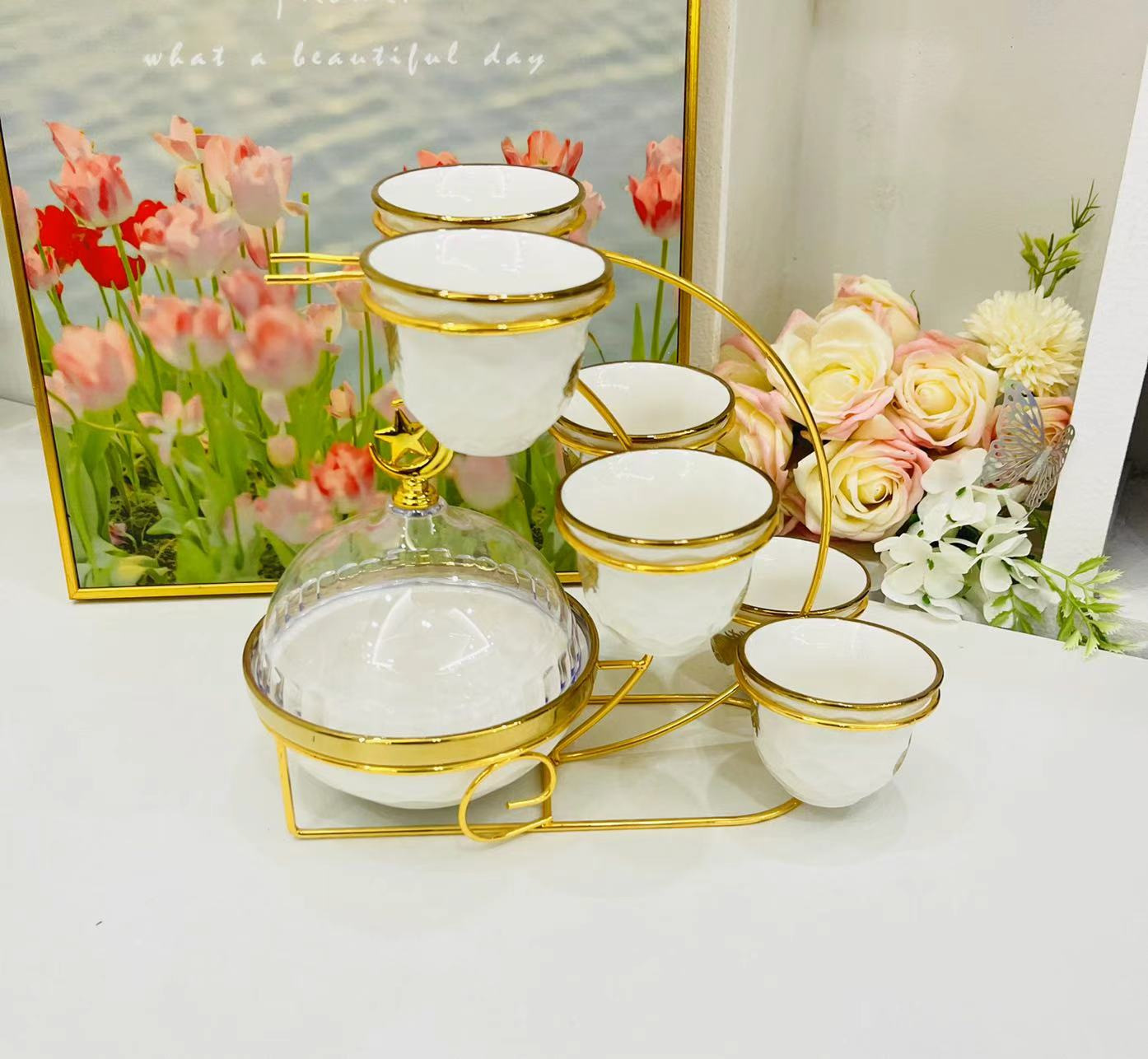 Light luxury home furnishings: multi-compartment fruit plates, dessert prints, covered bowls, European-style golden ceramic tea cups and plates, and pottery pic 16