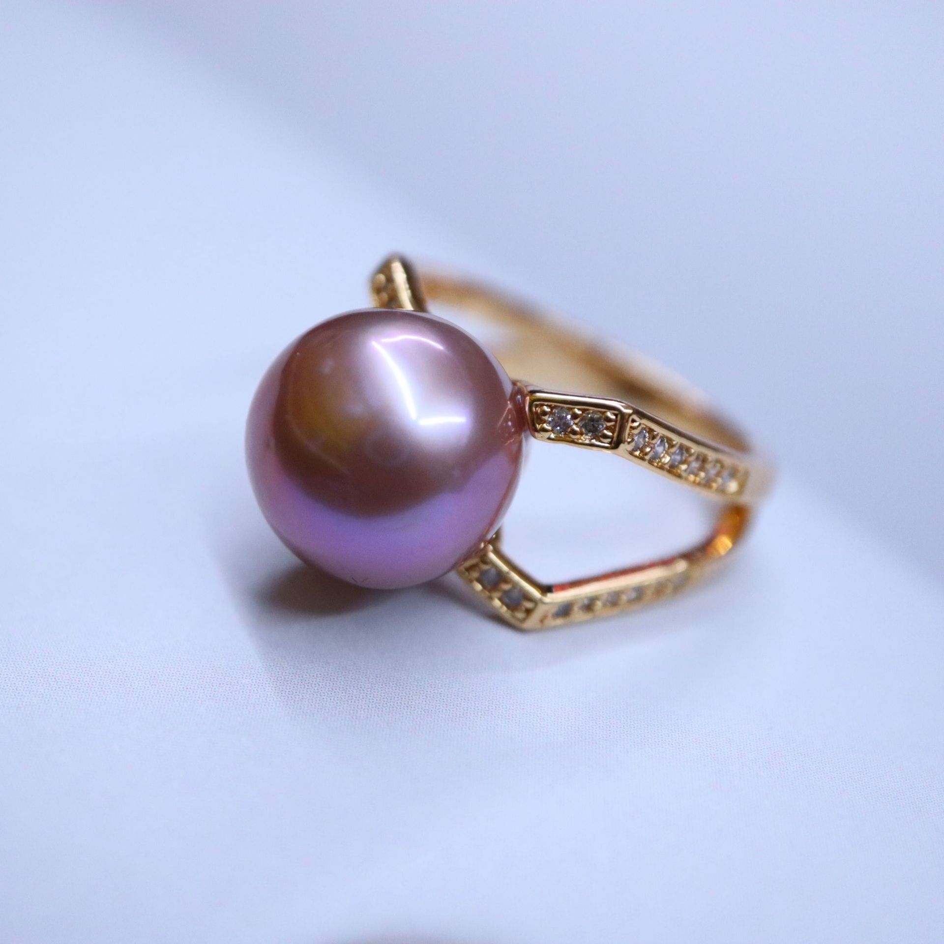 The classic four-prong pearl ring of Fugui Zi Dazhu is a retro jewelry with a European and American style, exuding a unique and elegant charm pic 4