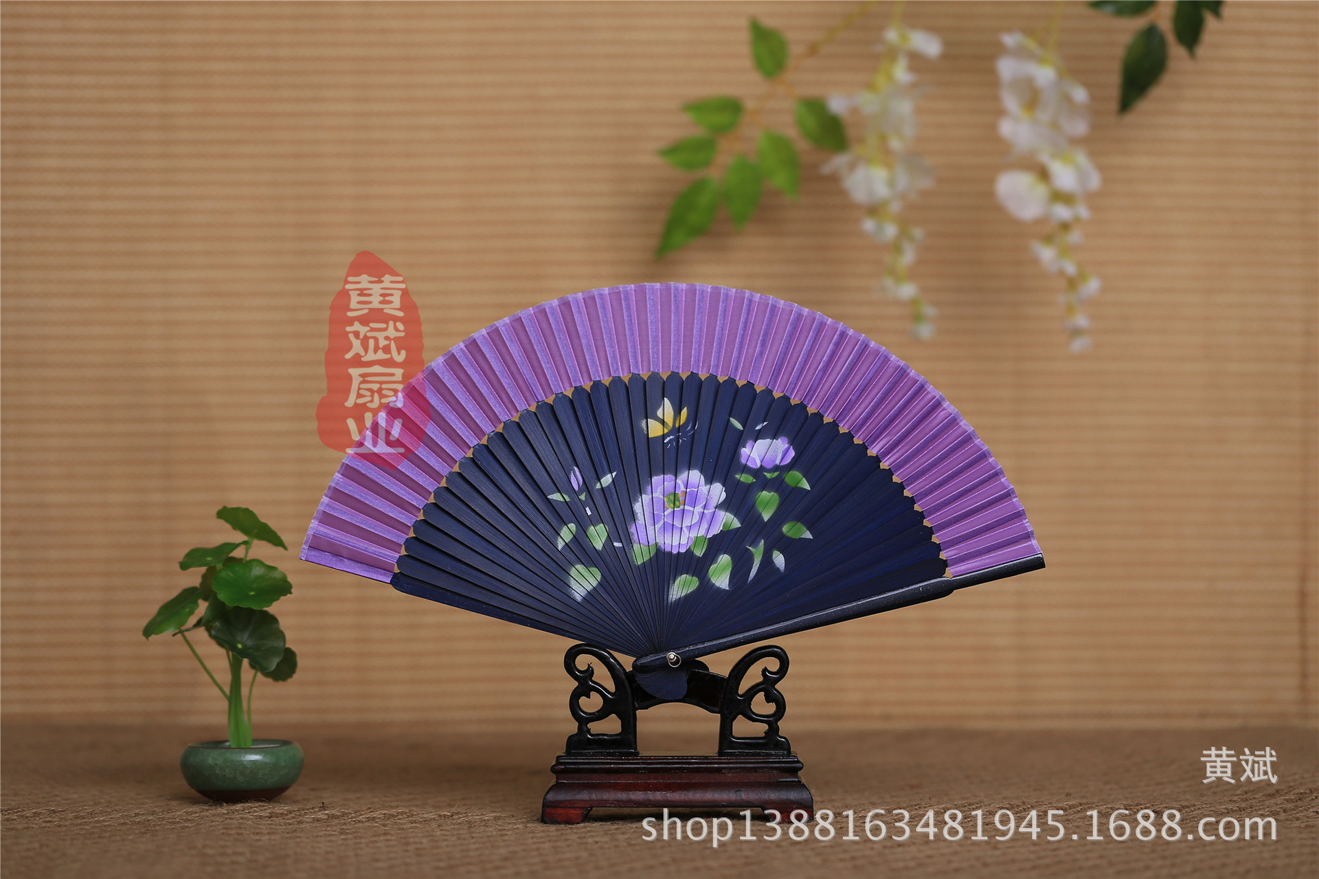 头青喷绘扇  多款花鸟 美女图 高档女扇 珠光柄喷绘丝绸扇子 折扇详情13
