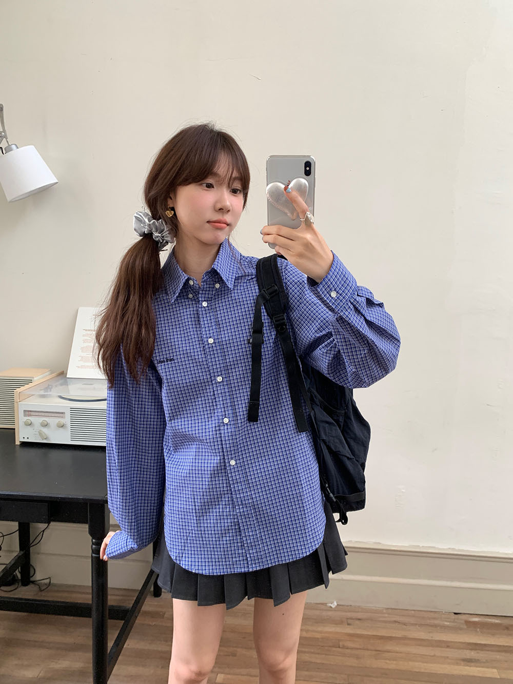A real photo of a woman wearing a retro, fair-skinned, blue checkered, simple letter-embroidered single-breasted long-sleeved shirt on Korean Instagram in autumn pic 3