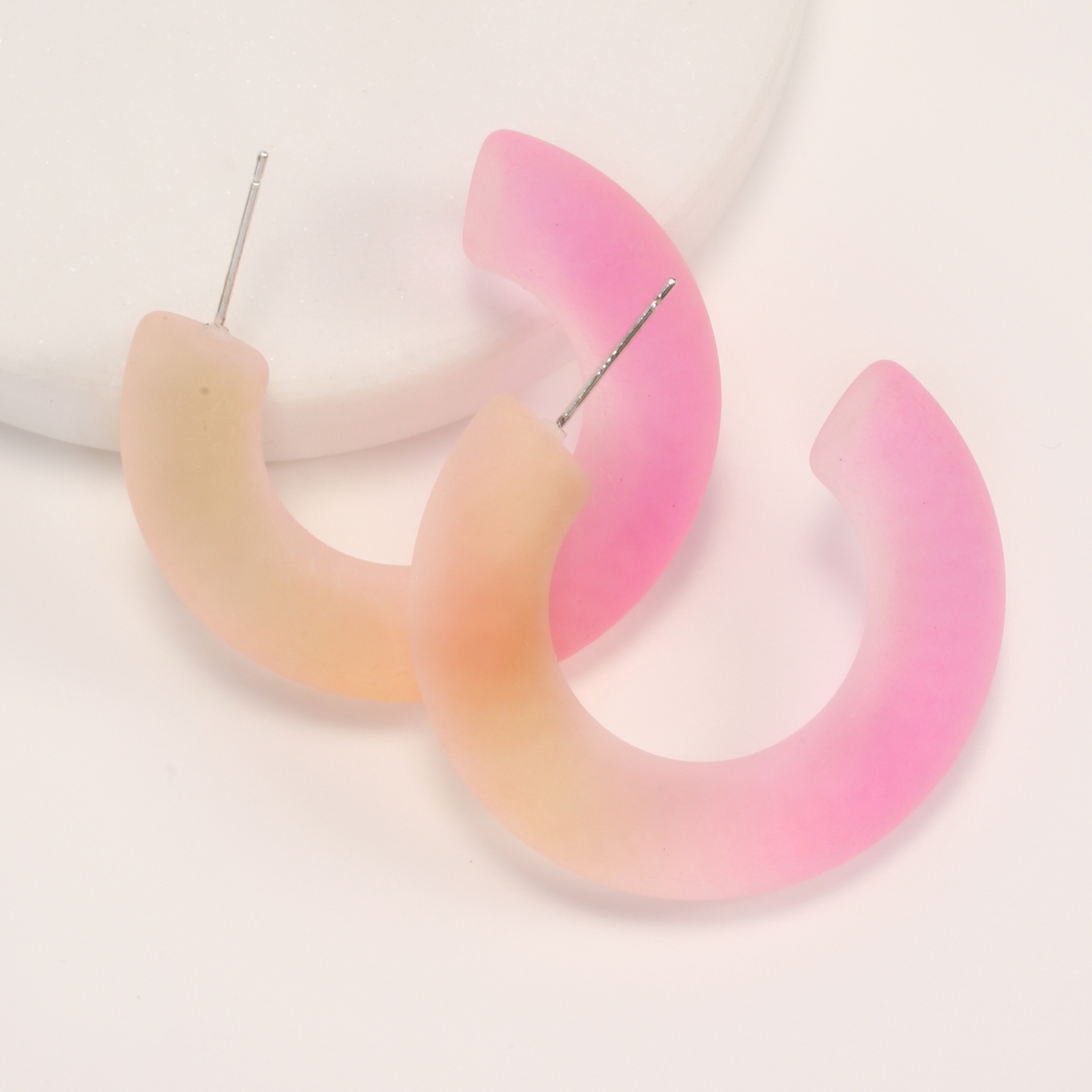 Korean-style simple and fresh gradient jelly color resin earrings, versatile and creative C-shaped semi-circular stud earrings for women pic 4