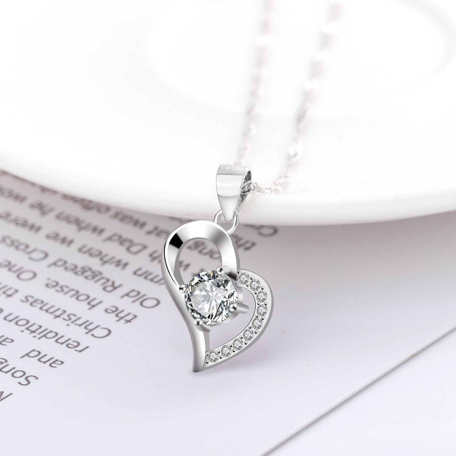 A high-quality imitation D-color moissanite four-leaf clover female pendant with eight hearts and eight arrows from a live-streaming product by a popular influencer on Kuaishou and Douyin pic 74