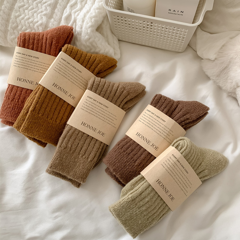Calcetines de lana de mujer otoño invierno medio tubo más peludo y engrosado caliente sistema de día color sólido tira gruesa invierno cachemir pila de calcetines pic 10