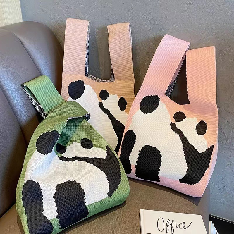 Bolso de panda lindo mujer de lana de punto bolsa de cubo versión japonesa y coreana 100 bolsos casuales bolsa de tote box lunch bag pic 21