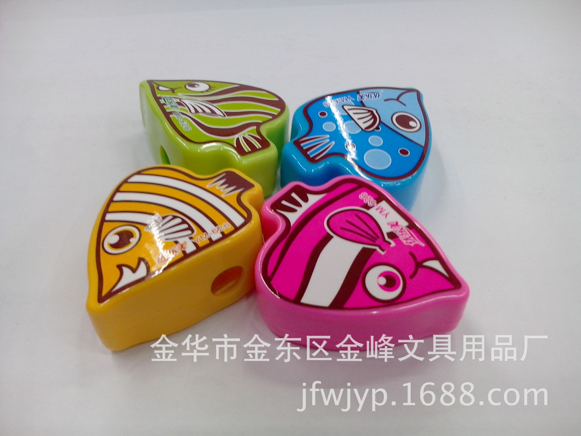 A cute and creative pencil sharpener in the shape of a small fish, a student office supplies pen sharpener pic 6