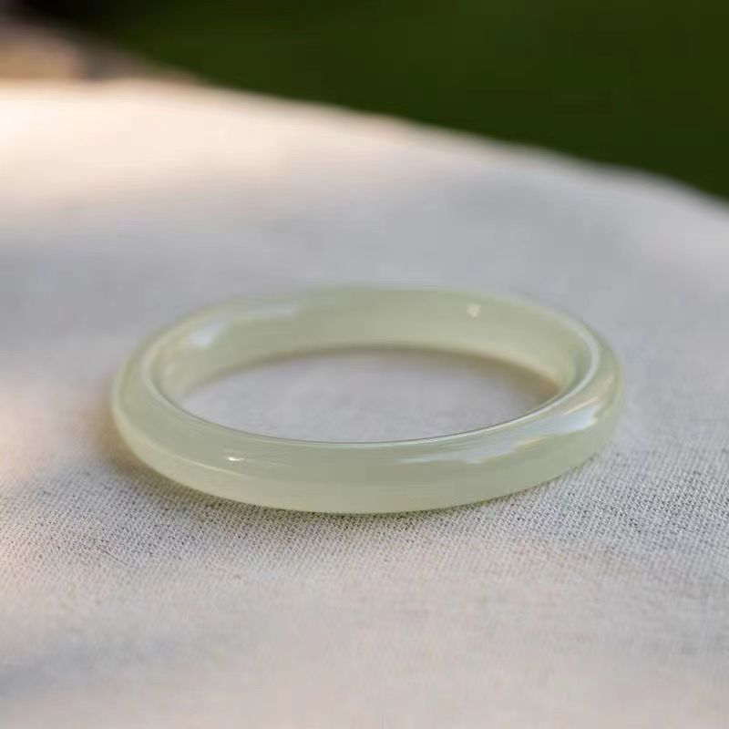 A light and white jade bracelet for women, with an elegant and gentle ancient style and a clear water color as a gift pic 4