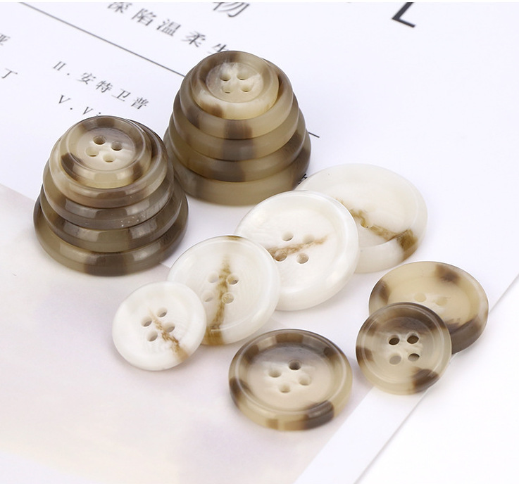 The four-eye resin button suit jacket in stock features hand-stitched two-color half-flower buttons for diy decoration pic 6