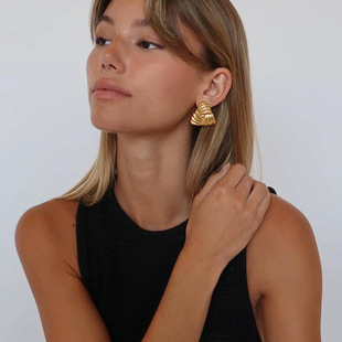 Gold and silver simple matte ear loops and ear buckles, 2025 new style exaggerated earrings, niche and unique, round face slimming earrings for women pic 9