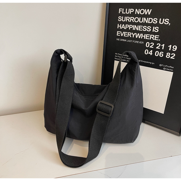 防水尼龙布袋斜挎包2024新款百搭饺子包简约百搭大容量上课单肩包详情37