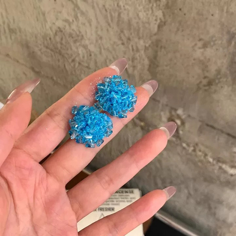 Exquisite zircon dandelion flower stud earrings with a light luxury and high-end feel, Korean exquisite earrings, retro light luxury earrings for women pic 3