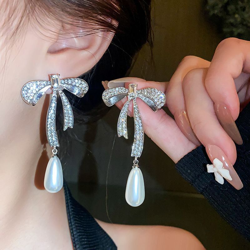 Silver needle diamond-encrusted heart-shaped flower earrings, European and American fashion style, square stud earrings, niche commuting new earrings wholesale pic 20