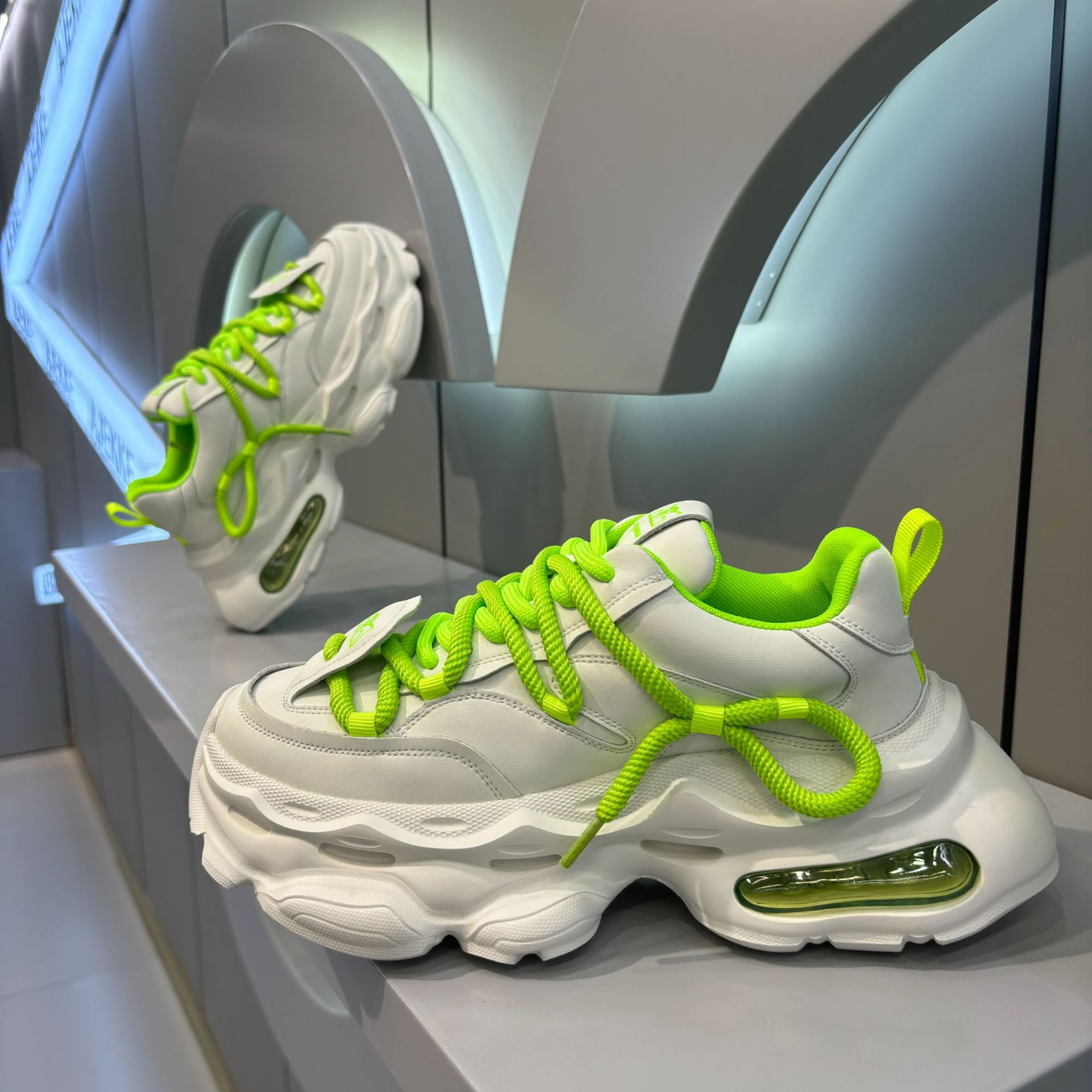 2024新款薄款小白鞋增高透气网面鞋子男款夏季厚底老爹鞋百搭男鞋详情13