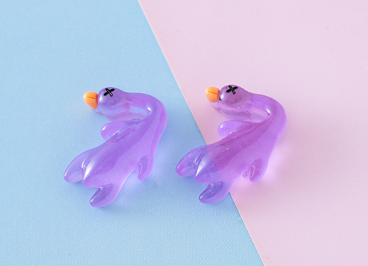 新款树脂夜光迷你鸭钥匙扣书包小挂件车内装饰品创意摆件饰品批发详情16