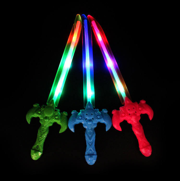 小号发光玩具刀剑 仿真弯月战斗发光斧头 地摊发光玩具热卖批发详情8