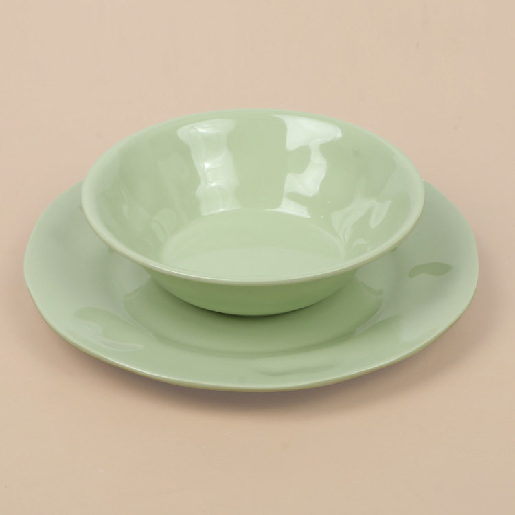 Melamine tableware for export to Africa: 8-inch bowls, 9-inch and 10-inch melamine plates, yellow clay plates and bowls, and porcelain imitation tableware sets full figure