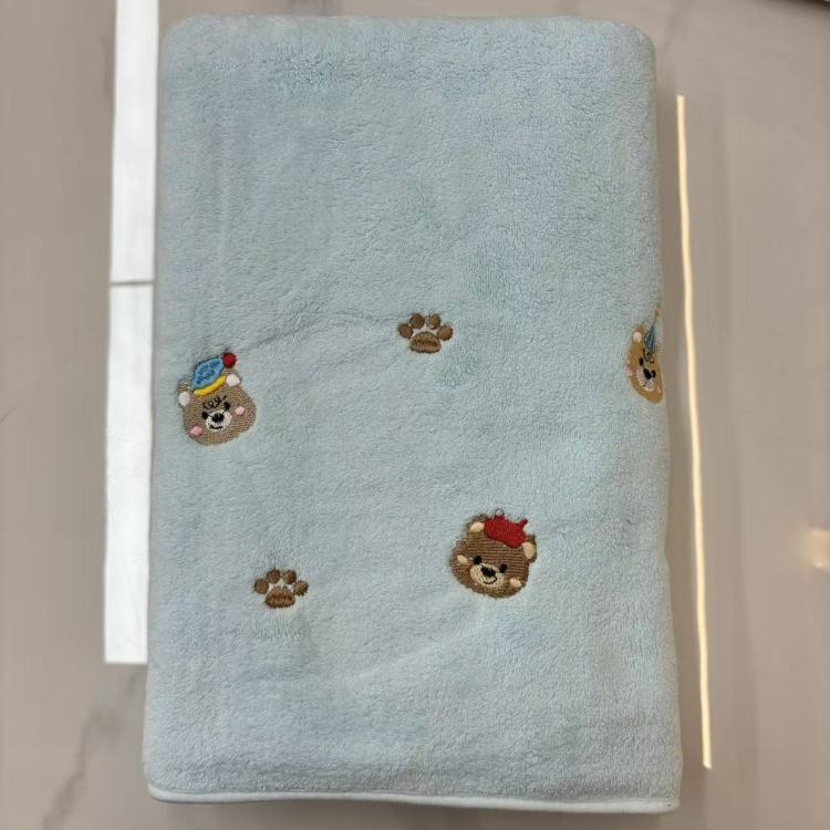 Plain embroidered bear head bath towel 70*140cm plush comfortable towel, large-sized household bathrobe Item Picture