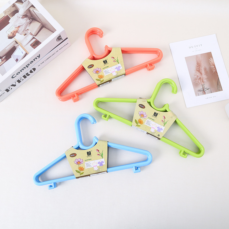 衣架/折叠衣架/塑料衣架/木质儿童衣架/衣服架子产品图