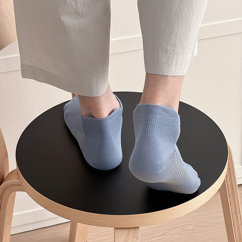 Wholesale of new Spring/Summer men's mesh thin boat socks that won't fall off and cotton sweat-absorbing and breathable sports socks details Picture