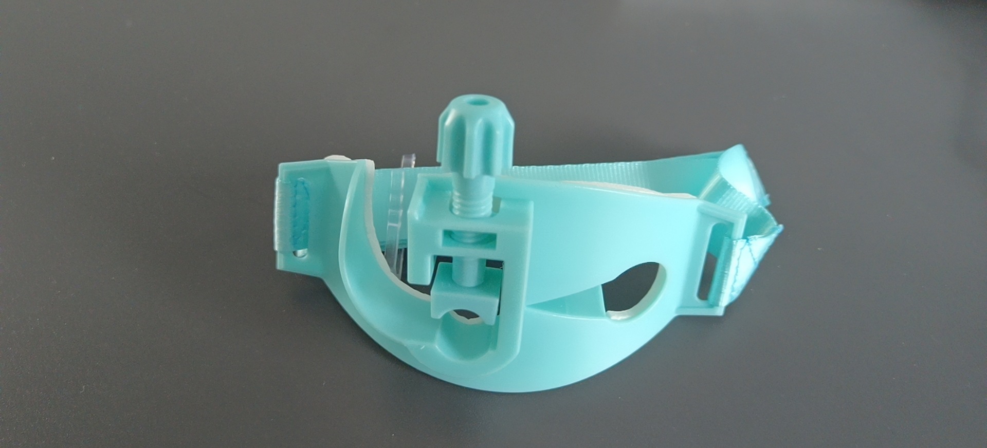 Cross-border single-use tracheal intubation fixator, upper and lower independent packaging catheter fixation auxiliary device Application Scenario